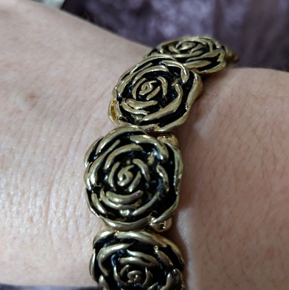 Jewelry - Gold Rose bracelet